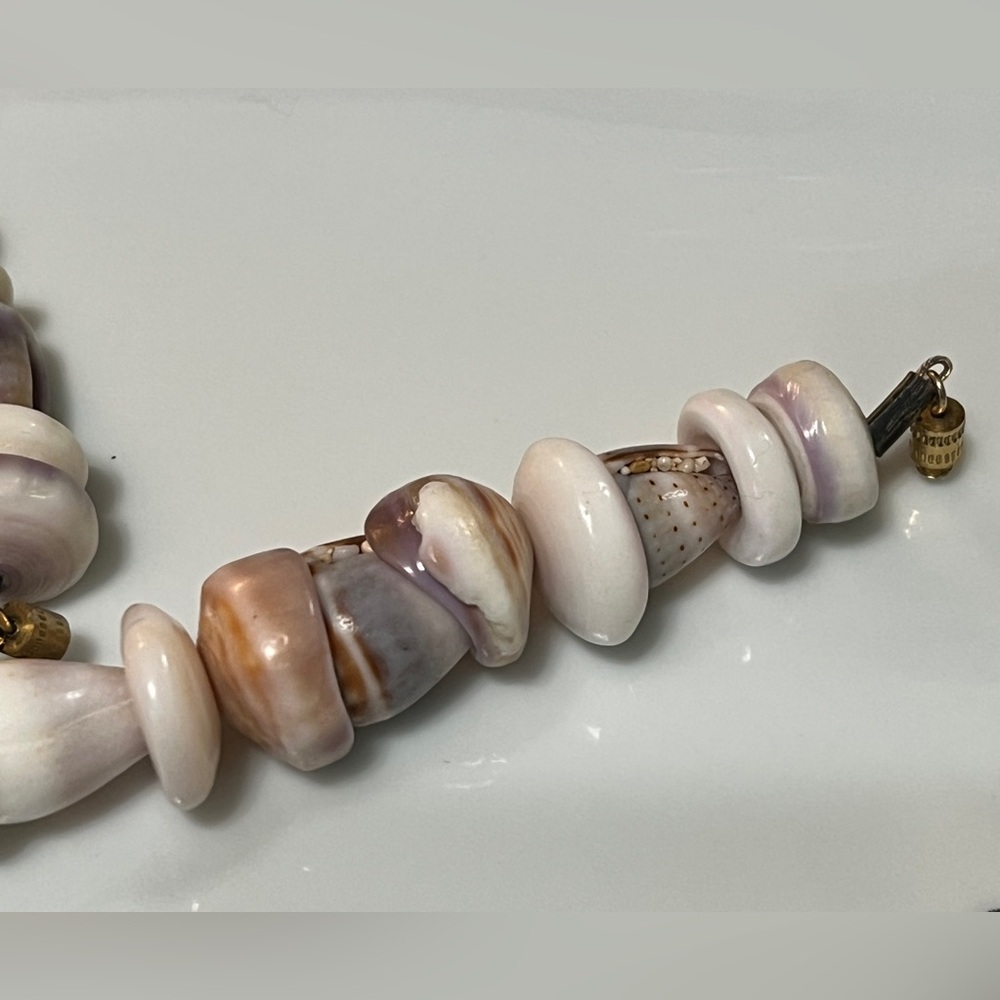 Vintage 70's Handmade Hawaiian Puka Shell Necklace - Picture 5 of 8